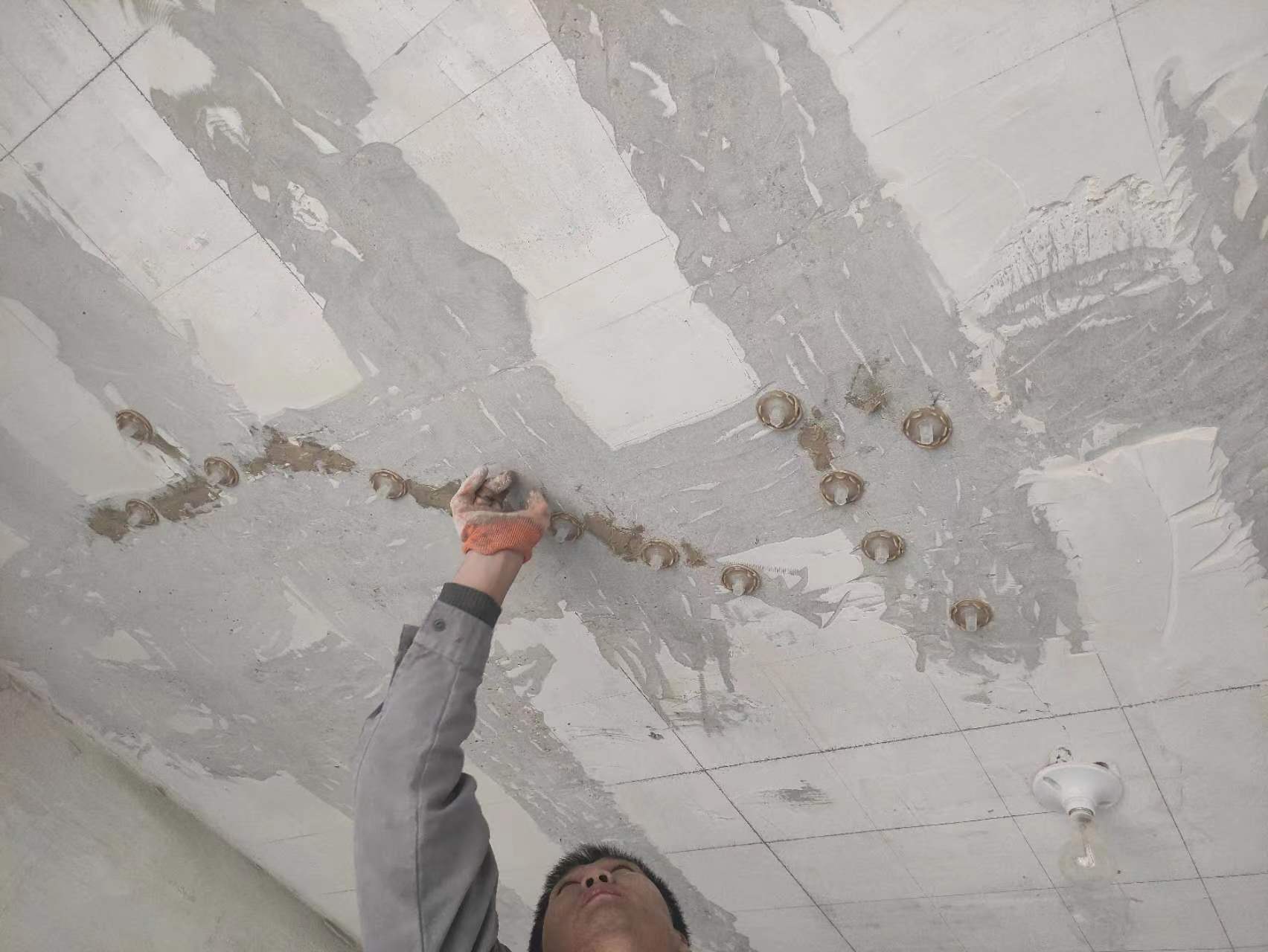 汉寿混凝土楼板裂缝为什么会开裂?怎么修补?